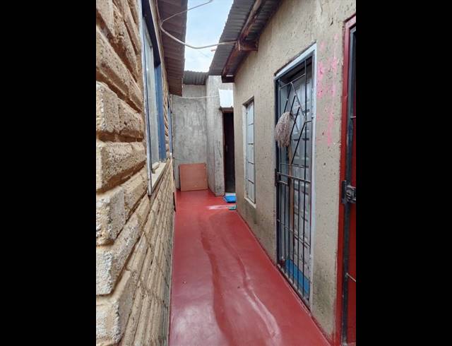 11 BEDROOM HOUSE FOR SALE IN COSMO CITY